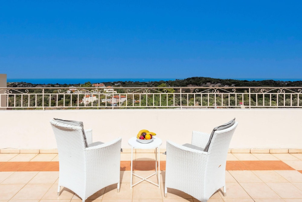 Villa Dimitra With Swimming Pool