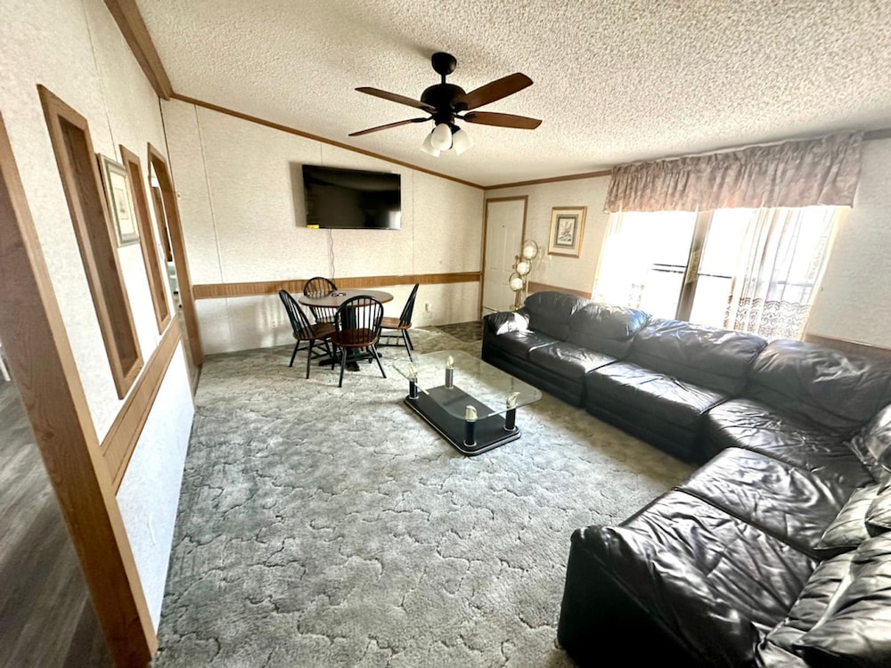 Secluded Lodge Farm Views 50 Acres Wifi