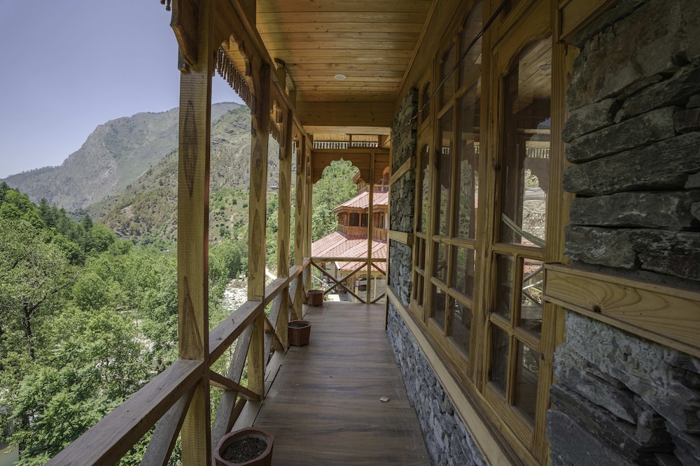 Tirthan Village Resort