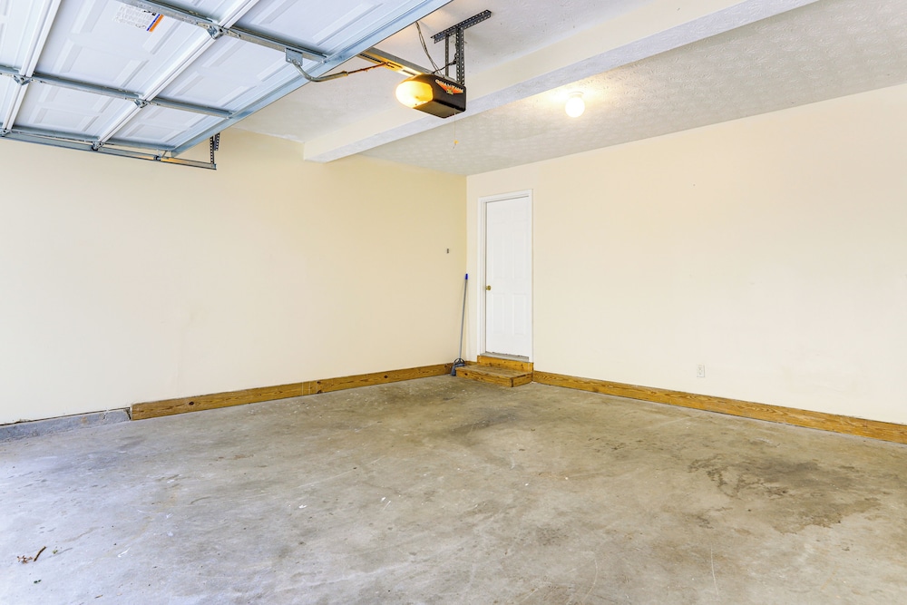 Pet-friendly Home w/ Pool Access in Snellville!