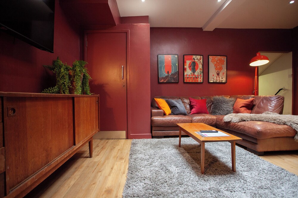 higgihaus 107 Sleeps 4 Monday - Friday