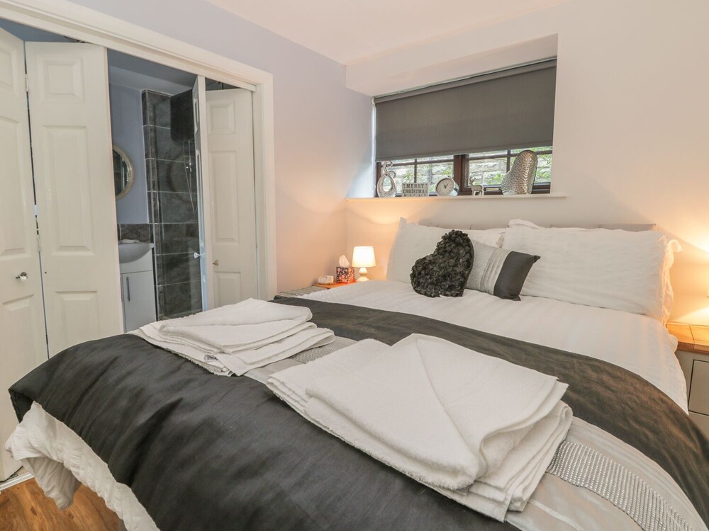 Glebe Hall Apartment