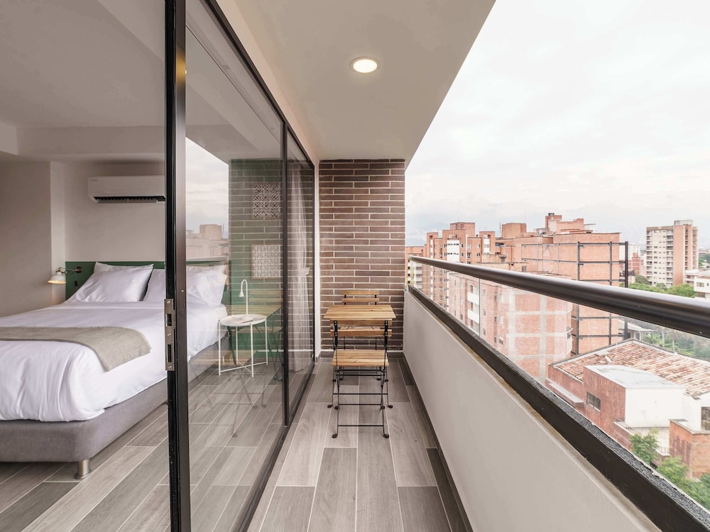 w Engaging Loft w Balcony in Laureles