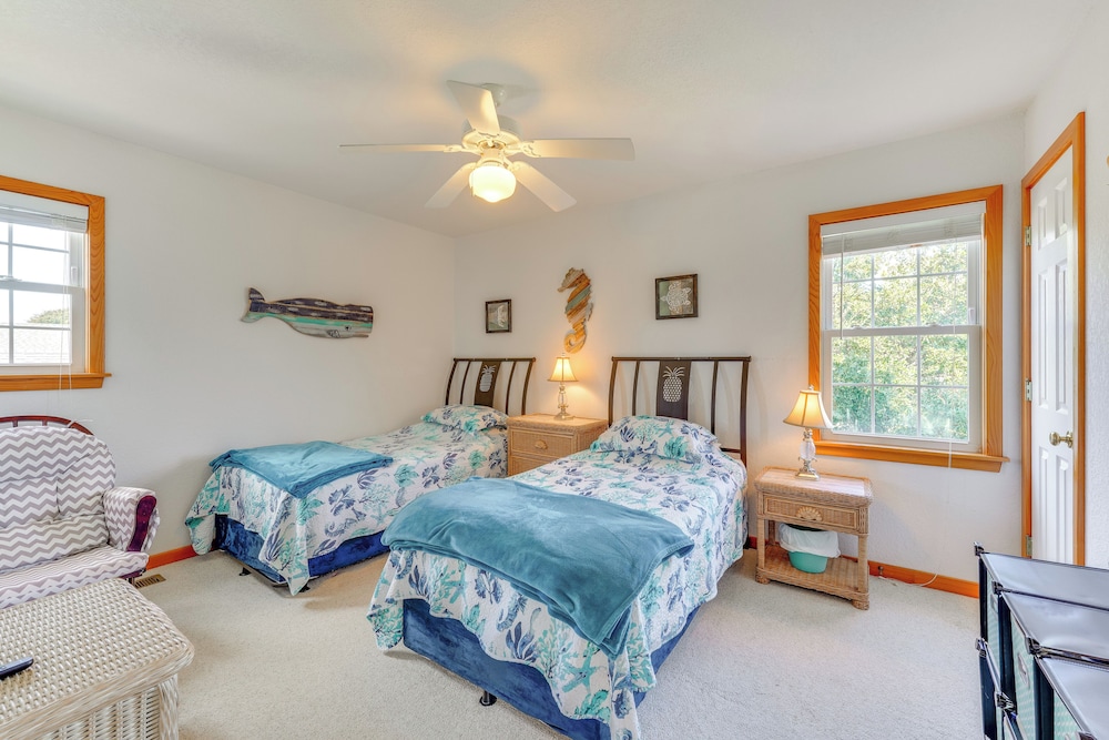 Walk to Pier: Spacious Coastal Home!