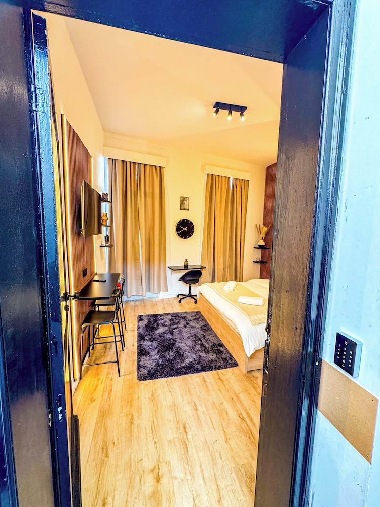Comfy 5BR Apartment in Heart of Ghent