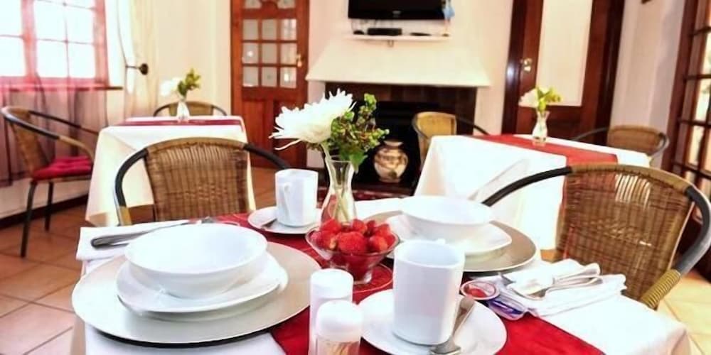 Mizizi House of Sandton Bed & Breakfast