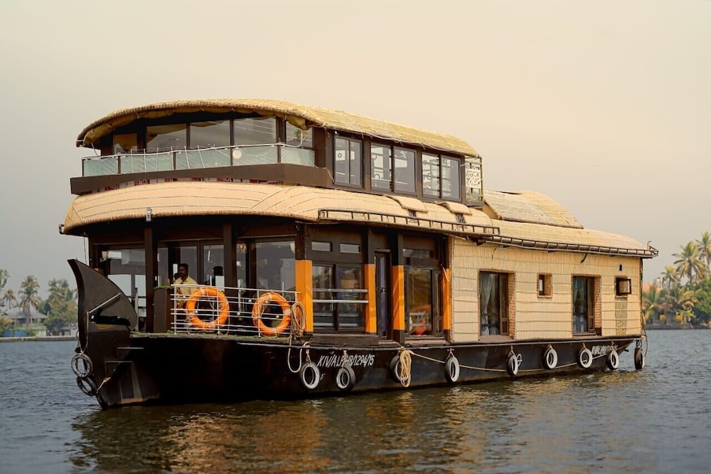 Cosy Houseboats