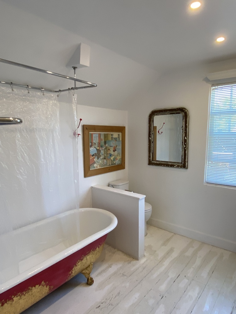 Petaluma Vacations - Metro Hotel and Cafe - Property Image 6