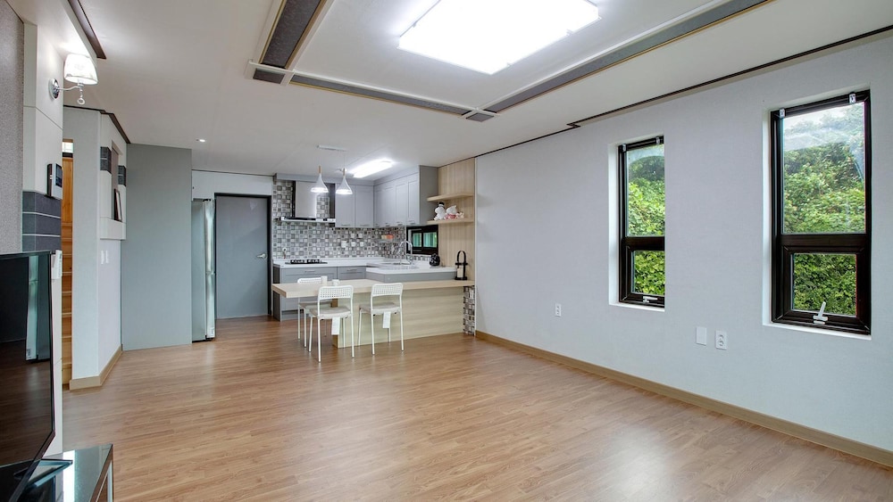 Seogwipo Sungsan Golden Village Pension view 3
