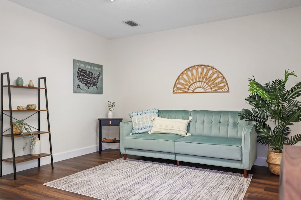 Golden Retreat: Expansive 6BR Home w Heated Pool ~