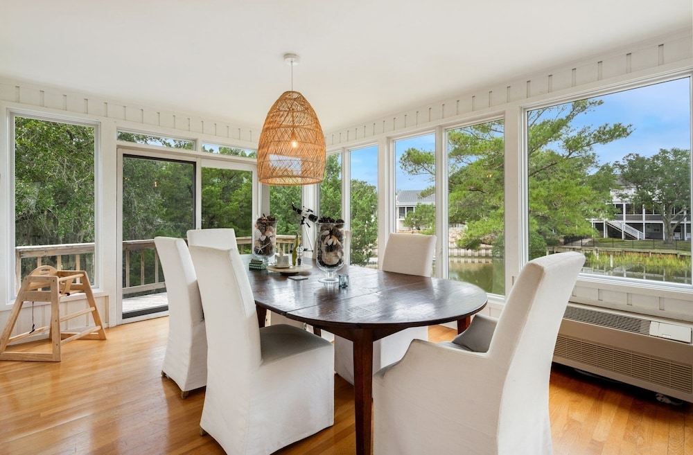 Sunny Pointe 4 Bedroom Home