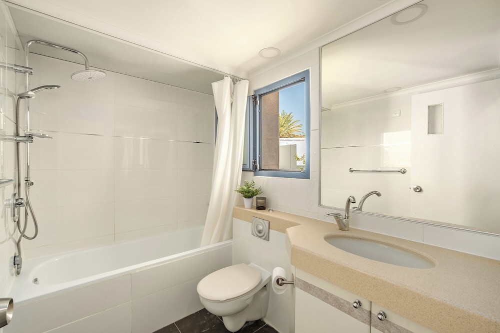Royal Park Apt Resort by Sea N Rent