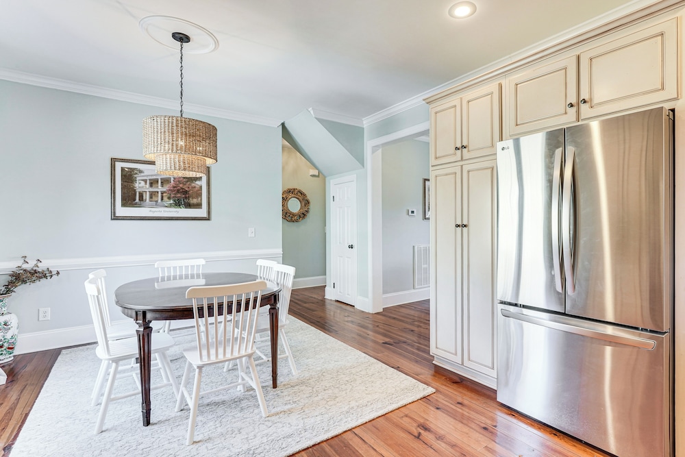 Summerville Historic Bungalow w/ Hot Tub