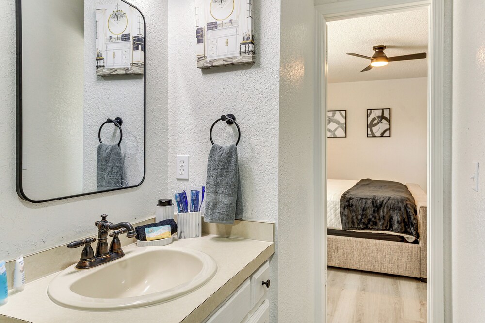South OKC Home w/ Game Room: 18 Mi to OU Campus!