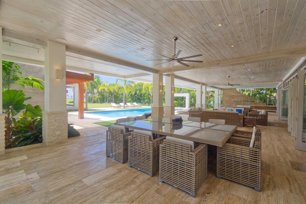 Modern Villa With Ocean View and Service Staff view 3