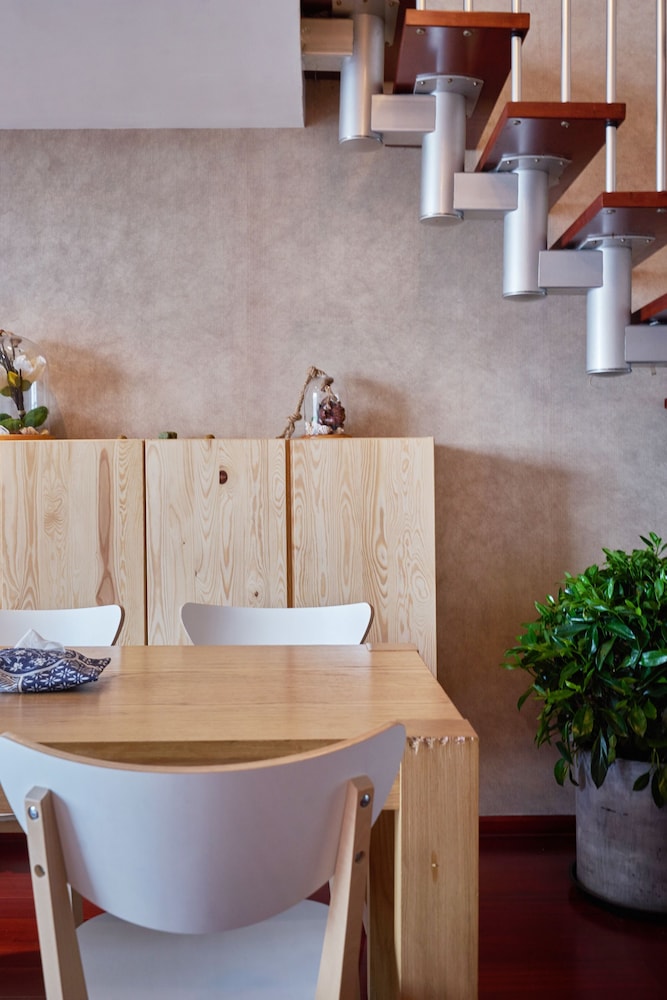 Summer Flower Apartment