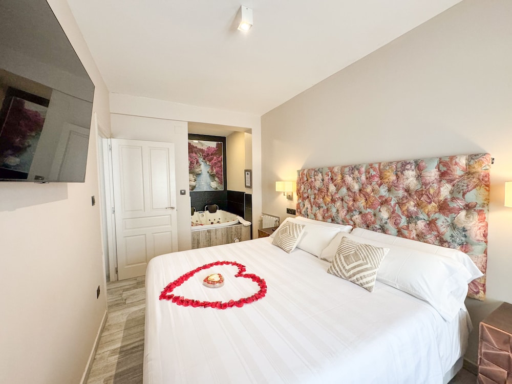 Akla Hotel Suites Santillana