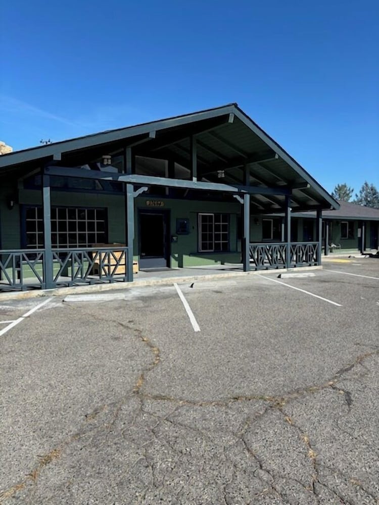 Black Hawk Lodge