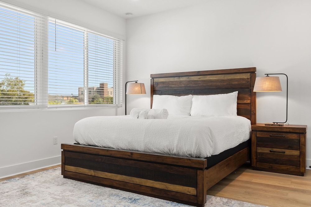 NEW Casa Sol Casa Cielo - Luxurious Newly Built Tampa Townhouses In Prime Location