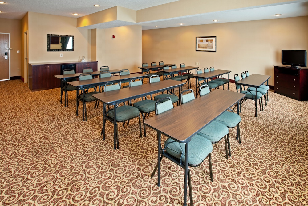 Holiday Inn Express Suites Cincinnati-N/Sharonville, an IHG Hotel - Property Image 39