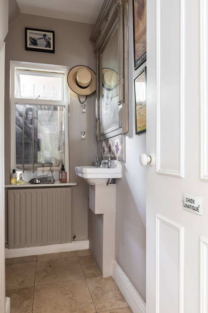 Tetcott Road by Onefinestay