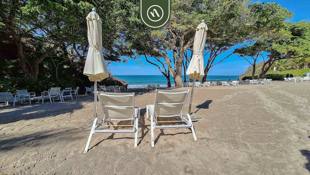 New 3BR Condo - Oceanview Terrace - Private Beach