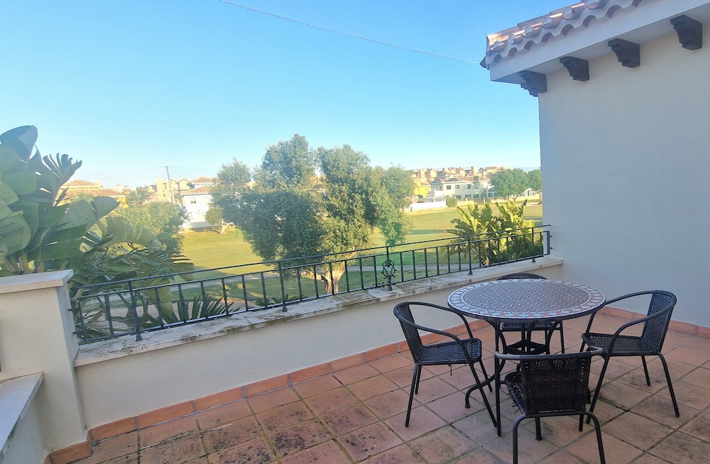Luxury Villa - Pet Friendly & Free Parking