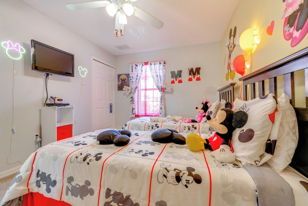 10 Mi to Disney Parks: Resort Retreat w/ Patio