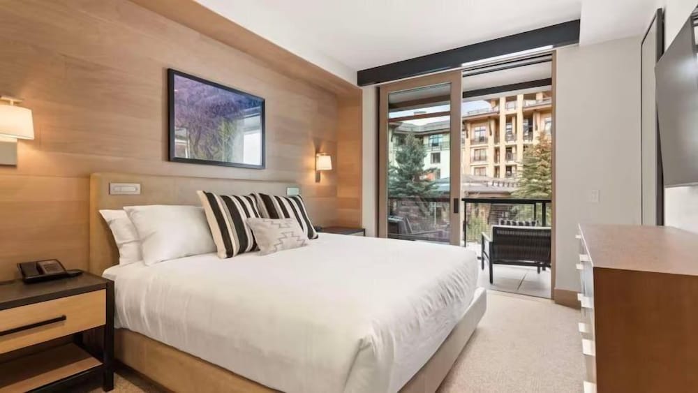 Contemporary 2 Bedroom Luxury Ski In, Ski Out Residence in Snowmass Base Village