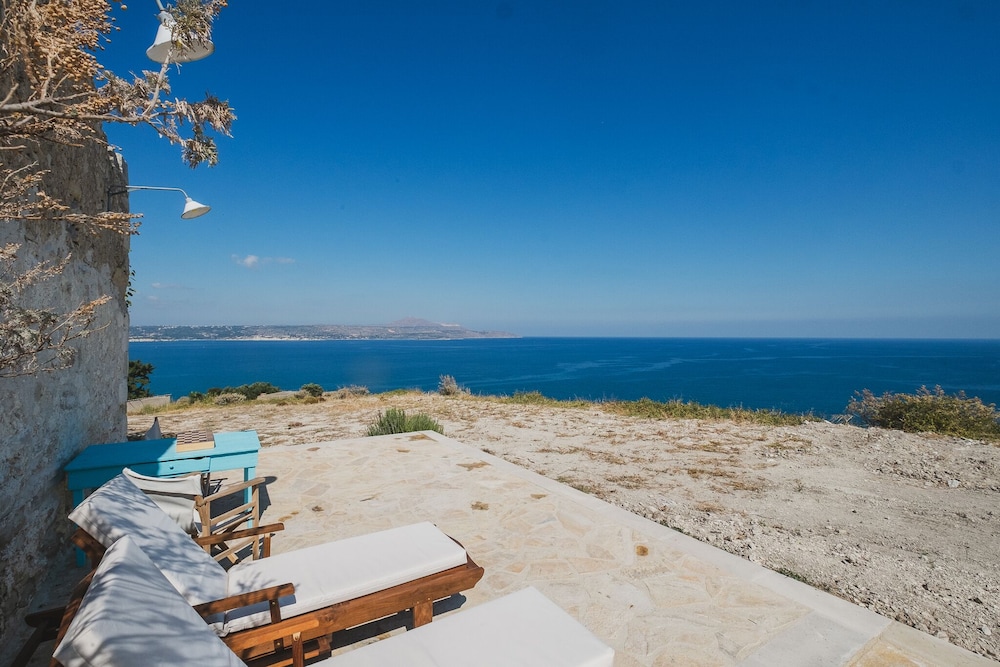 Karavos View - A Unique Artists' Hideaway Paradise view 2