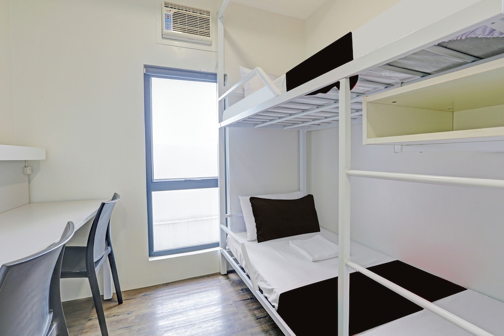 MyTown Madrid, Classy Hostel Bunkbeds Makati Metro Manila