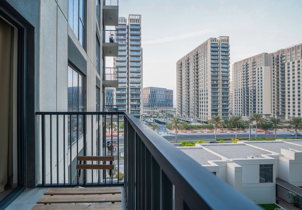 Stylish 1BR in Executive Residence