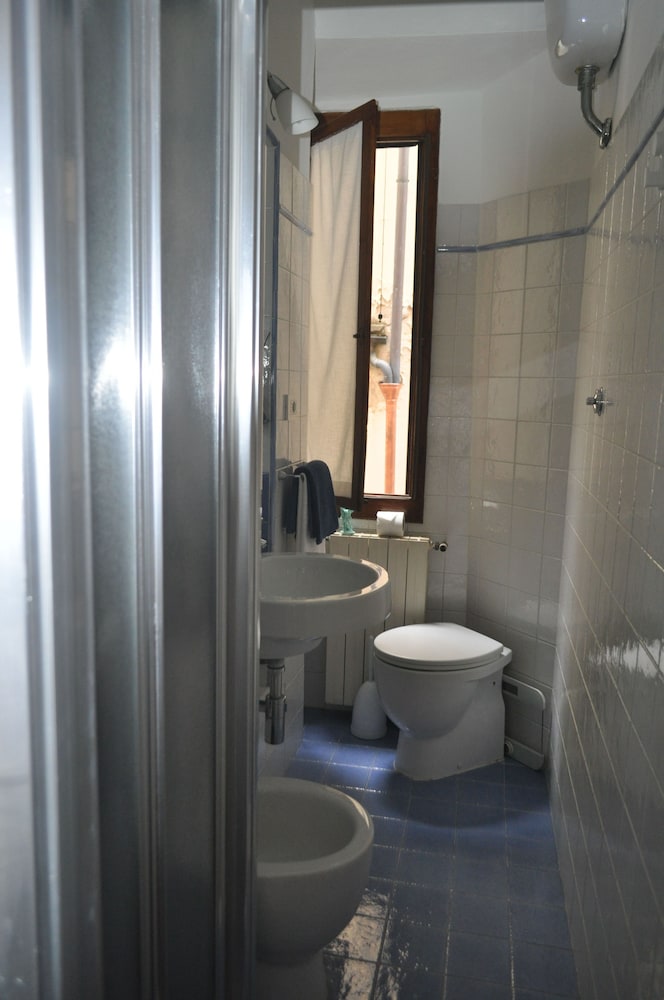 Movida Fiorentina in the Hearth of the Center of Firenze photo 3