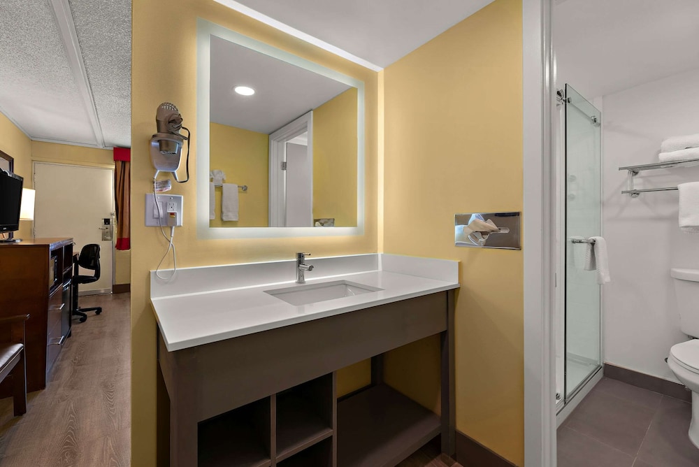 Flagstaff Vacations - Econo Lodge Flagstaff Route 66 - Property Image 5