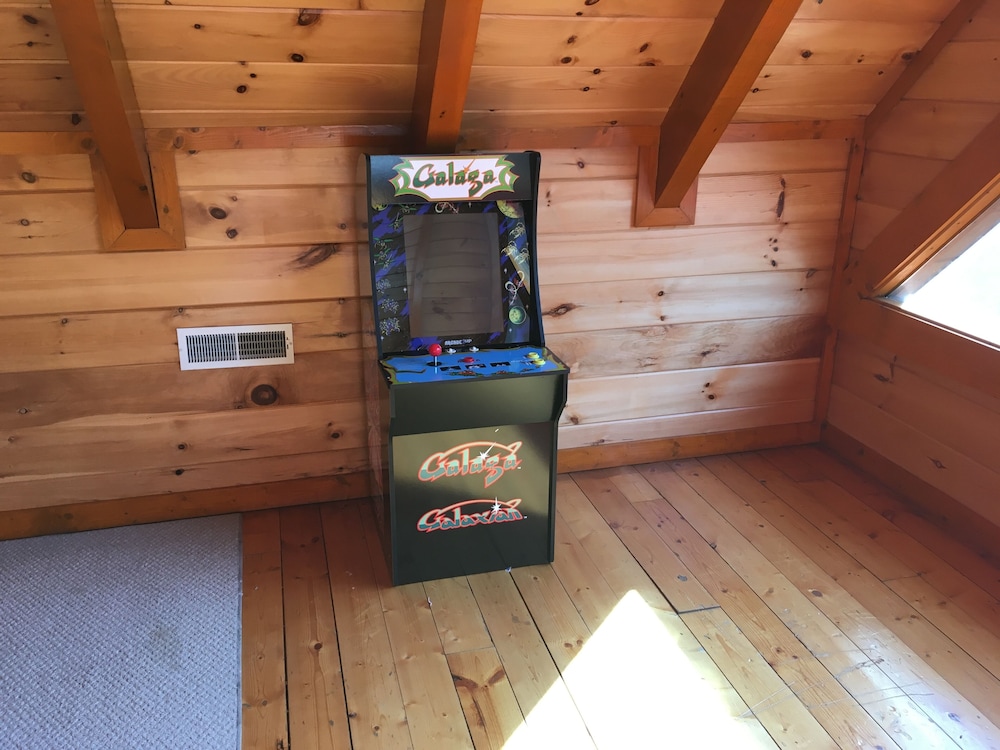 Mountain Movie Inn - Six Bedroom Cabin view 2
