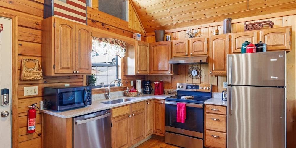 Smoky Mtn Lux Cabin Hot Tub Pool Views