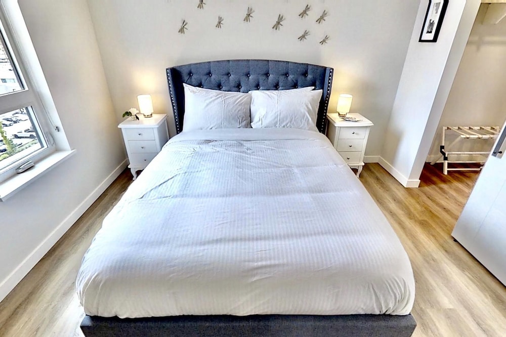 Brand New, Top Floor Condo Downtown - Image 3