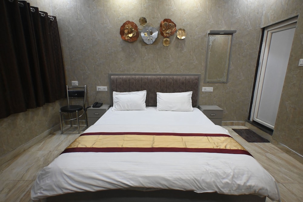 sandhya paying guest house