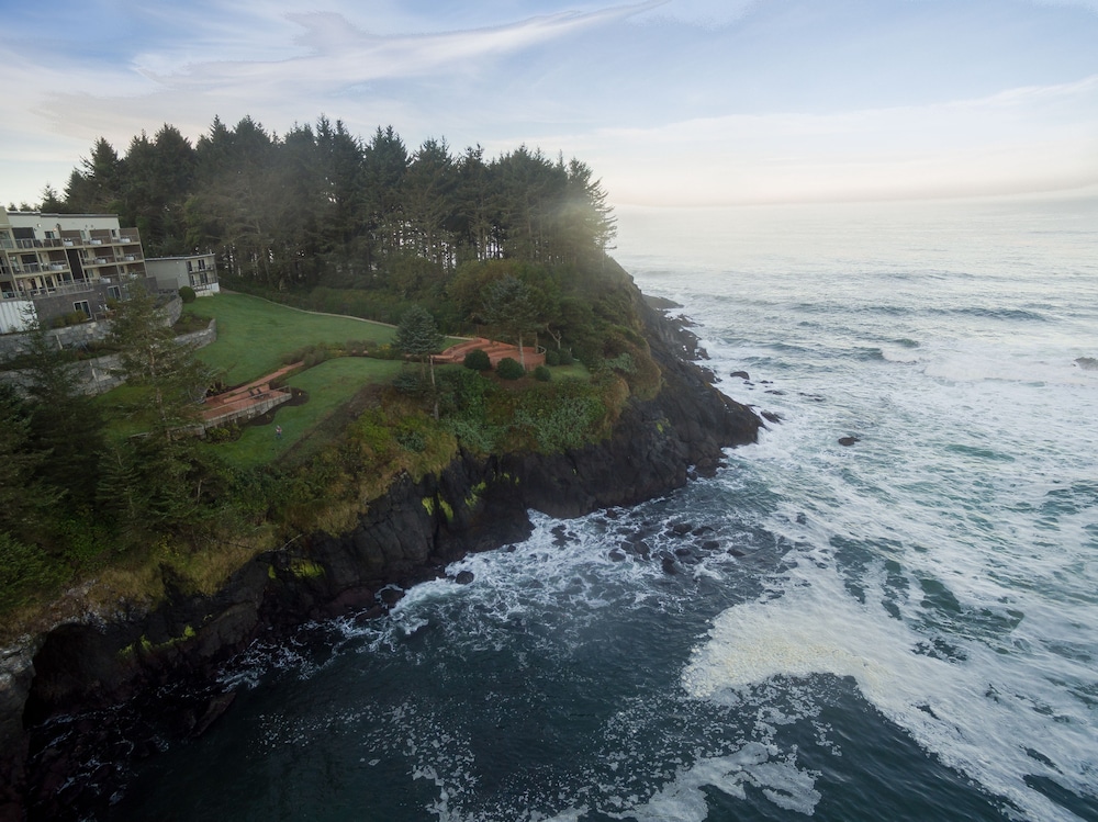 Whale Cove Inn