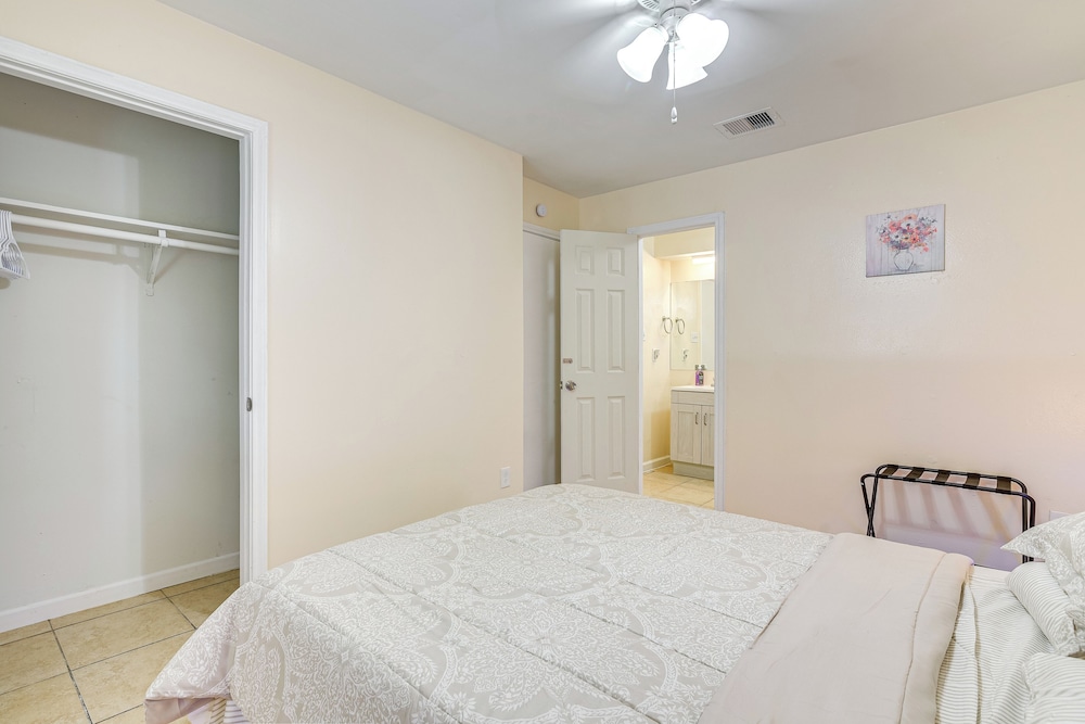 2 Mi to Chinatown: Pet-friendly Houston Home