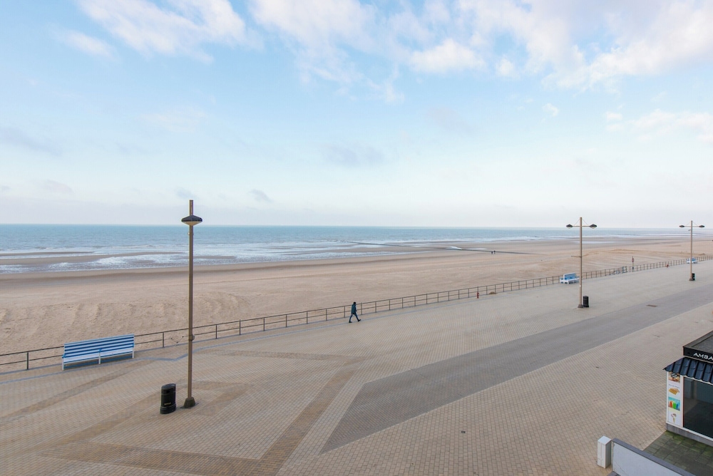Apartment in Middelkerke With Sea View