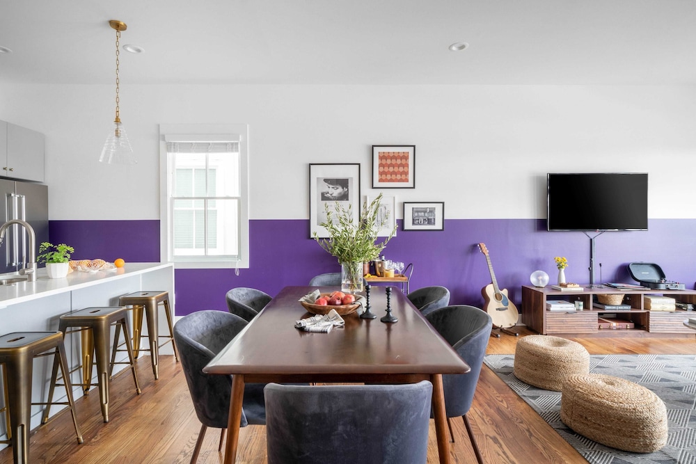 Sleeps 36, 3 Homes Walk to Germantown Modern Townhomes Near DT Avantstay