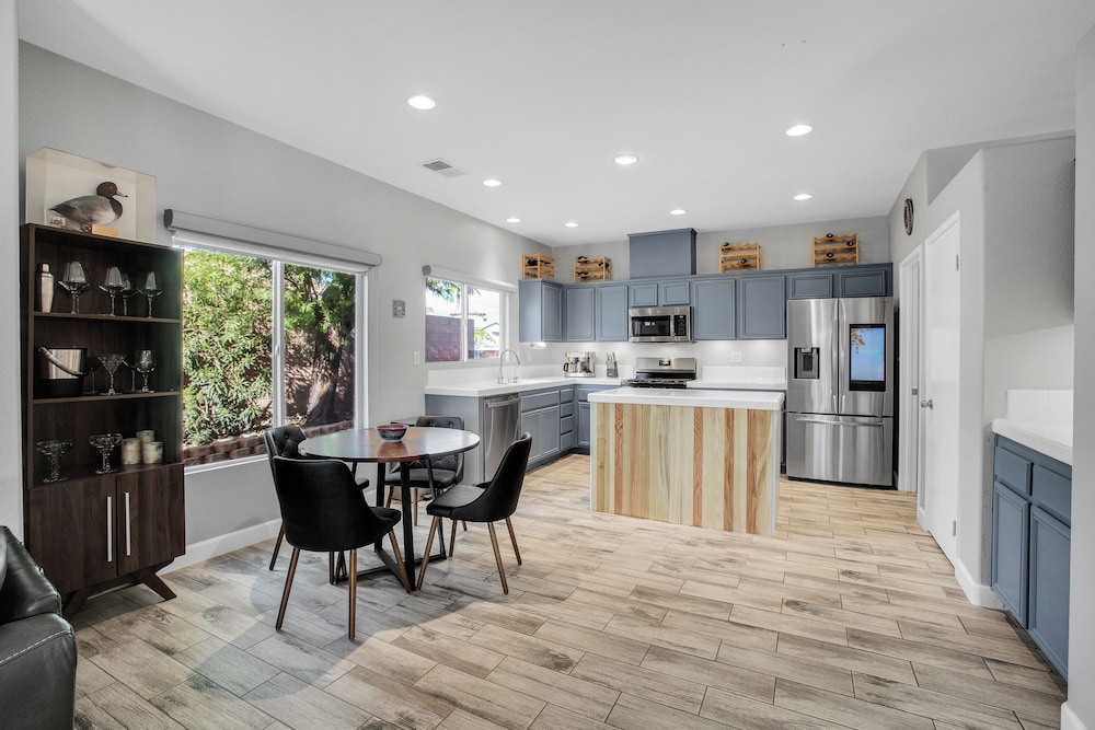 Near Downtown: Palm Springs Home w/ Mountain Views