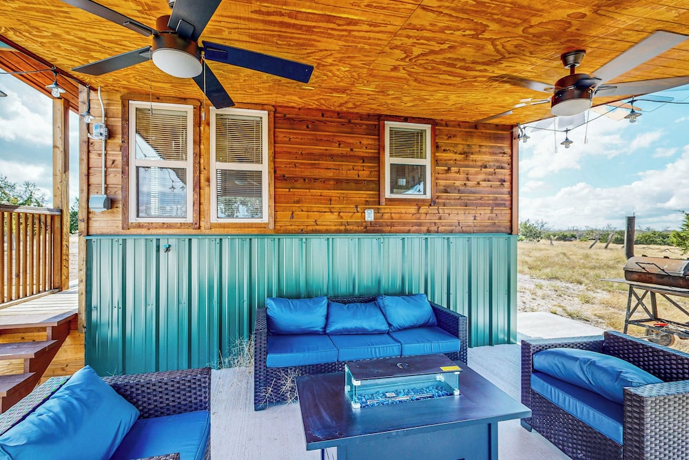 Charming Studio Cabin on the Ranch