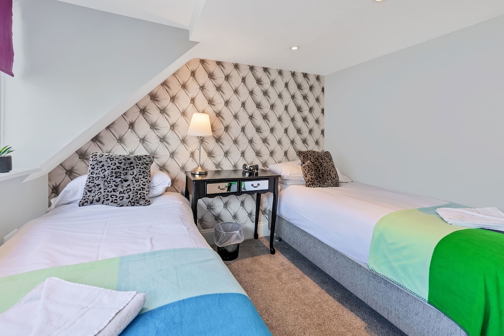 Central Pier Place | By My Getaways