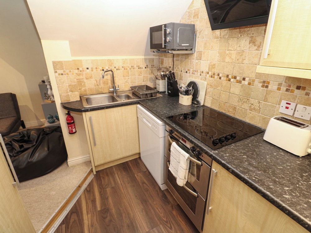5 Lyonesse Apartments