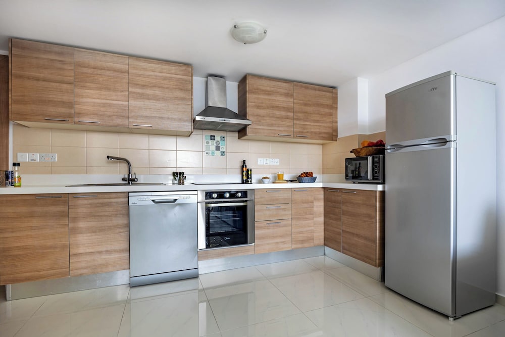Marathon Beach Apartment With Shared Pool