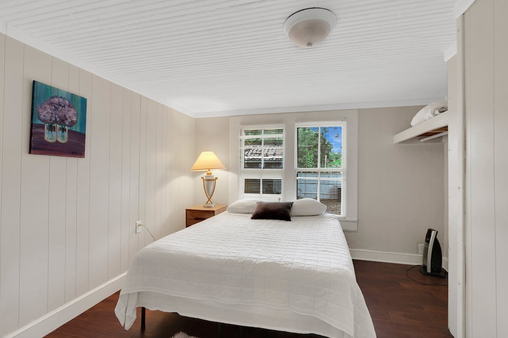Ponderosa Off The Beaten Path 5 Bedroom Farmhouse