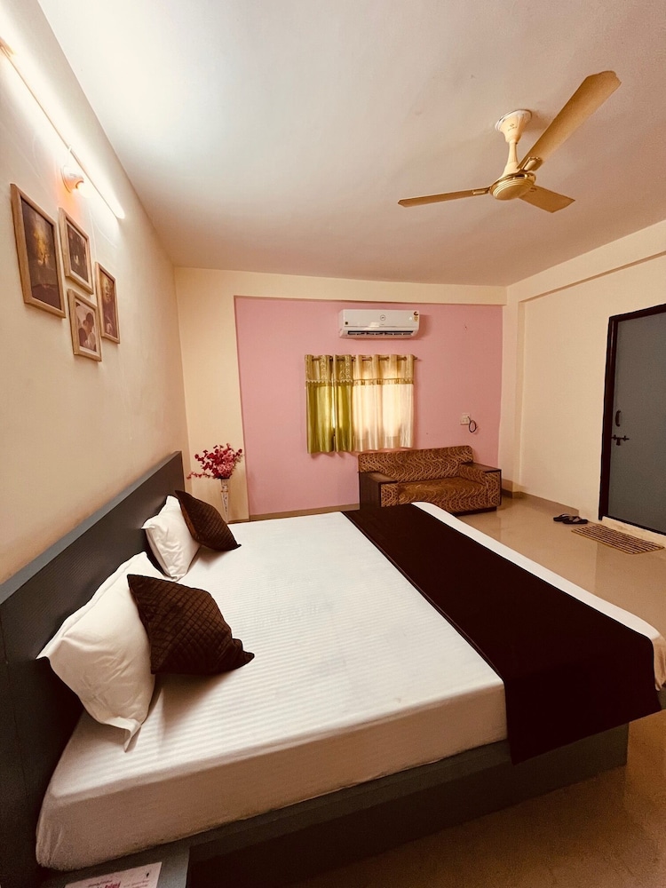 Gokul hotel