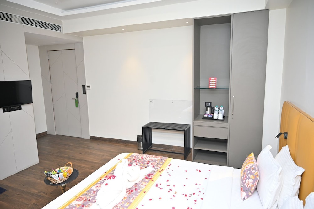 Urvi Banquets & Guest House